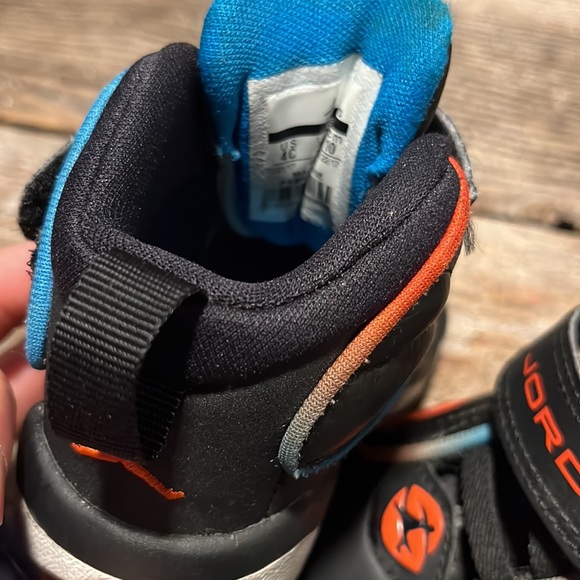Black orange and blue Jordans 4c - Picture 5 of 5